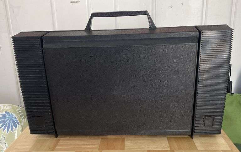 GE Portable Wildcat Record Player - Needs work