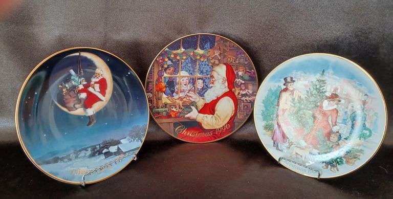 3 Christmas plates