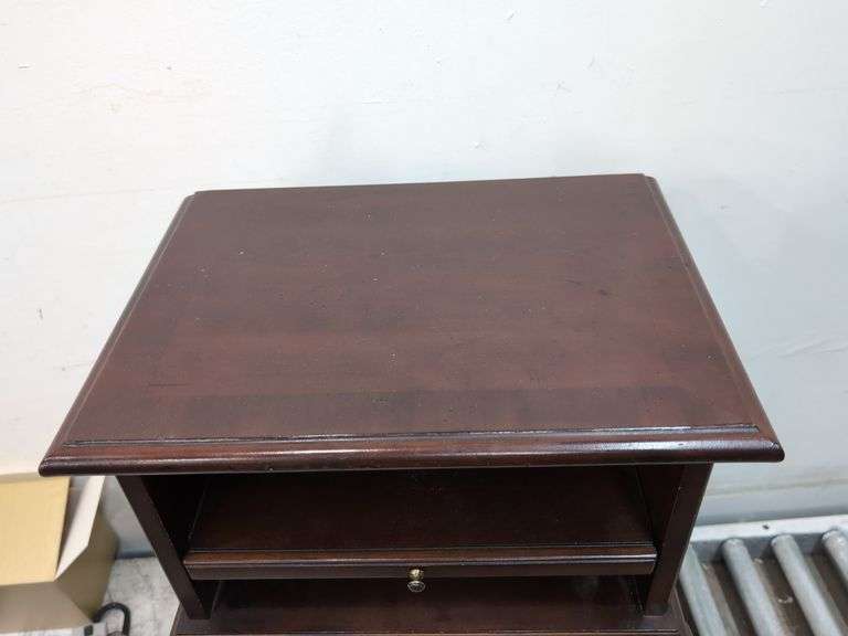 Queen Anne style side table with pull out table top 17" x 12" x 25.5" tall
