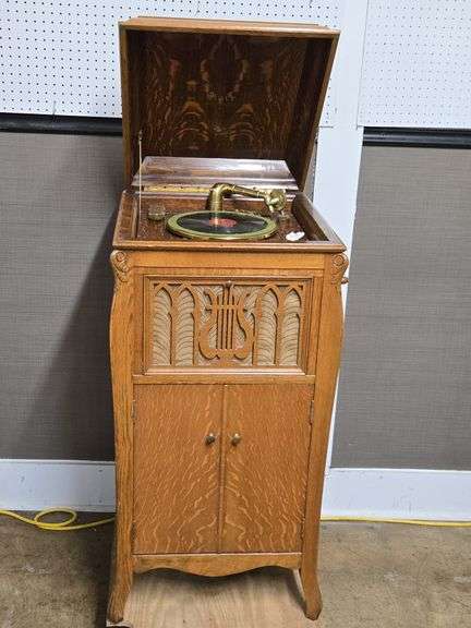 Antique Starr Upright Phonograph (BIN $75)