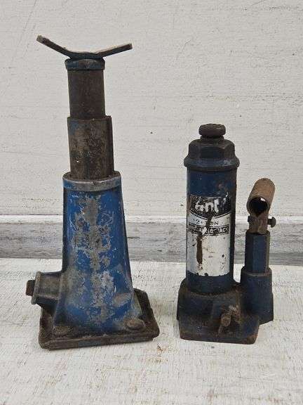Various Car Jacks. 6D