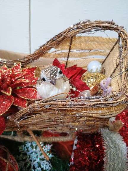 Box of Christmas decor. 7a