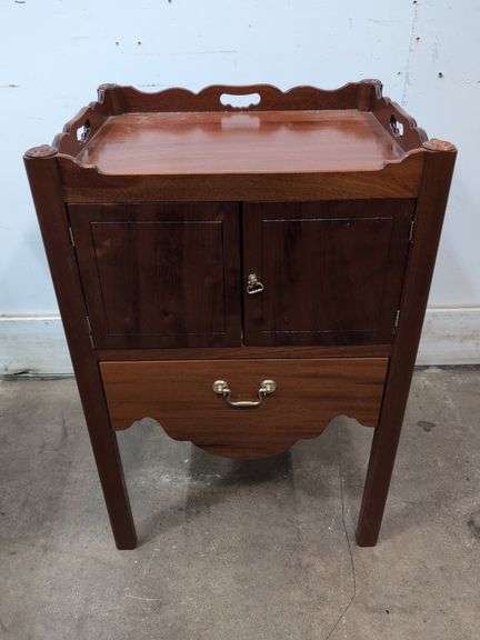 Drinks cabinet 20.5" x 18" x 31" tall