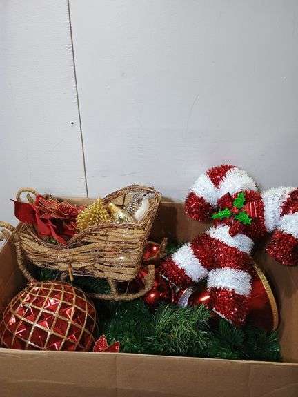 Box of Christmas decor. 7a