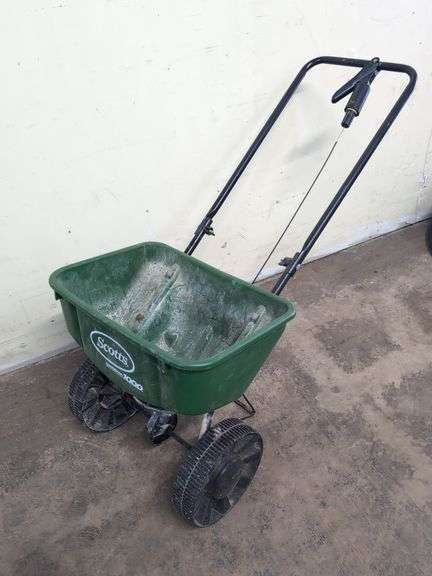 Scott's Speedy Green 1000 lawn spreader