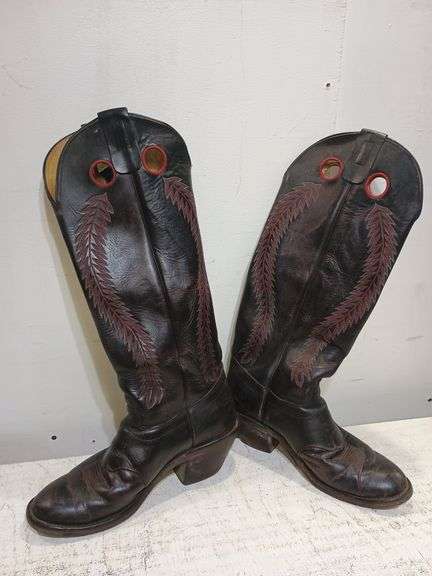 Men's size 11 Olathe boots. 8a