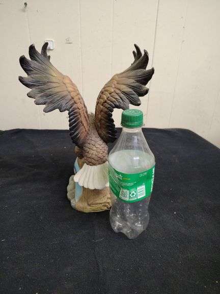 2 Eagle statues