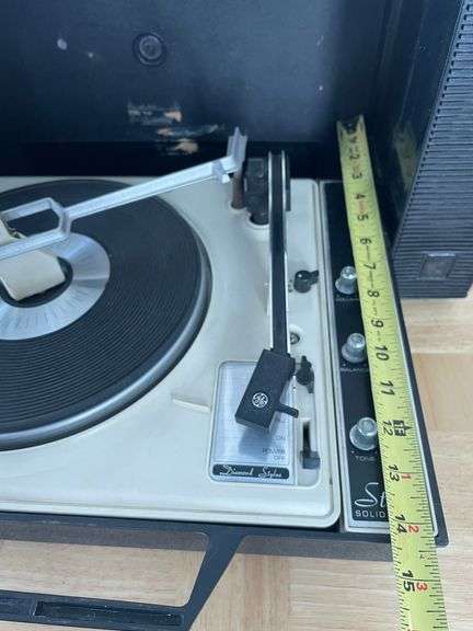 GE Portable Wildcat Record Player - Needs work