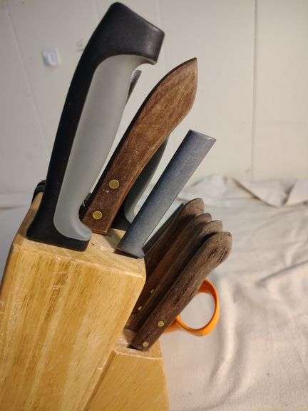 Farberware Knife block with knife sharpener built and knives