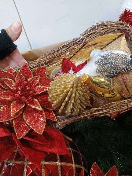 Box of Christmas decor. 7a