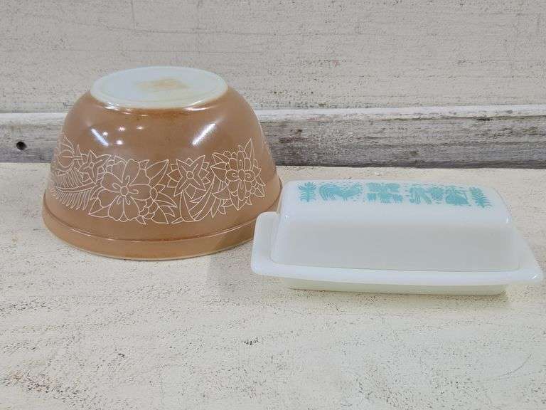 Vintage Pyrex (402) Woodland Brown Mixing Bowl & Turquoise Early American Butter Dish. 6C
