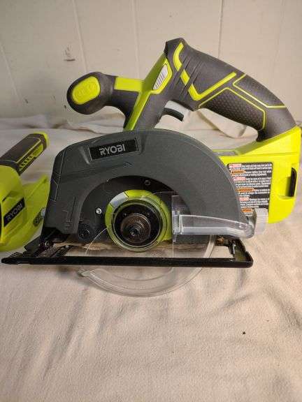 Ryobi saw & flashlight