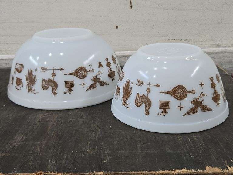 Set of 2 Vintage Pyrex 402 / 403 Early American Mixing Bowls. 6D