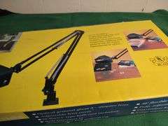 Holmes magnifier lamp