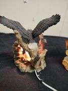 2 Eagle statues