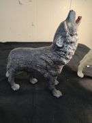 2 Wolf statues