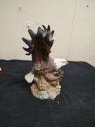 2 Eagle statues