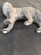 2 Wolf statues