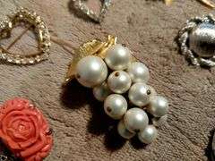 Vintage jewelry. Pins, brooches, earings.
