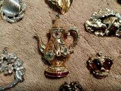 Vintage jewelry. Pins, brooches, earings.
