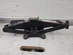 Various Car Jacks. 6D