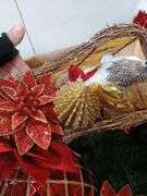 Box of Christmas decor. 7a