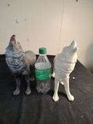2 Wolf statues