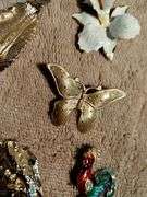 Vintage jewelry. Pins, brooches, earings.