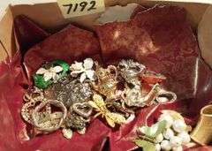 Vintage jewelry. Pins, brooches, earings.