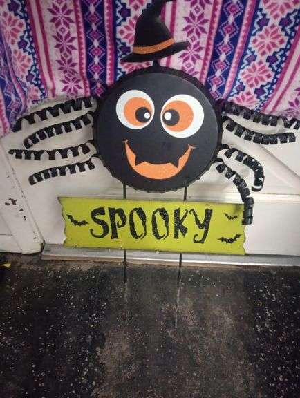 "Spooky" Halloween yard decor