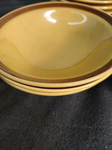 Le Mesa Stoneware 12 Berry bowls, 8 salad bowls & 8 plates