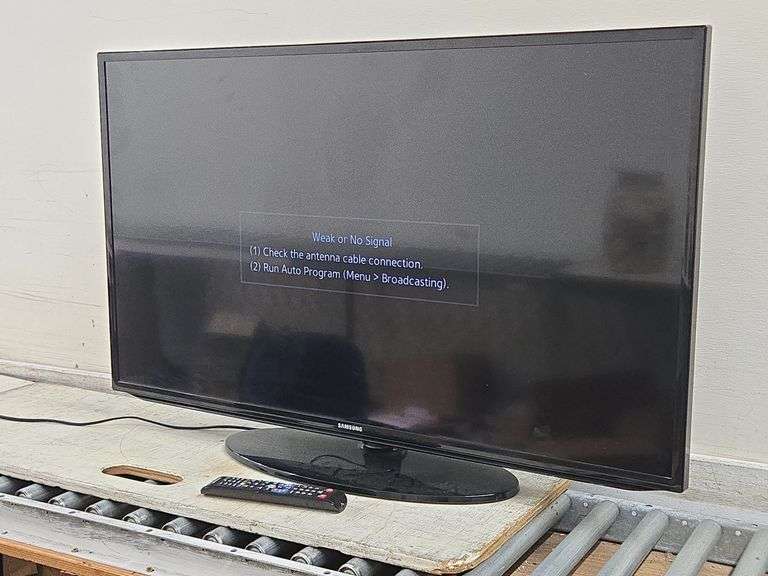 Samsung 46" HD Smart LED TV with Remote