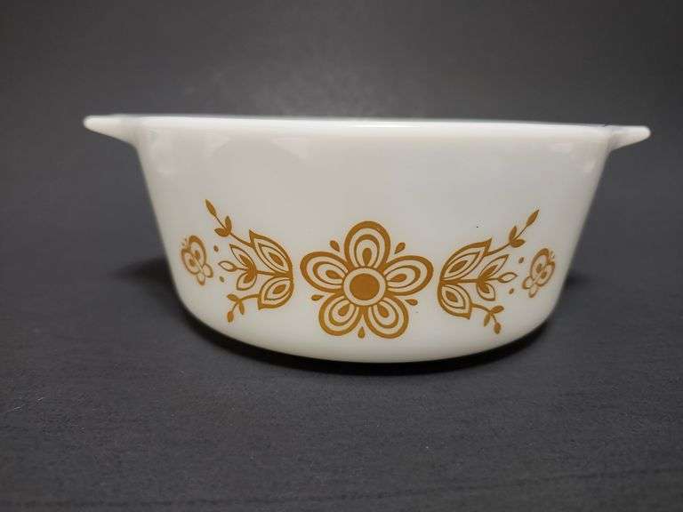 Pyrex Butterfly Gold 472 1.5 pint bowl