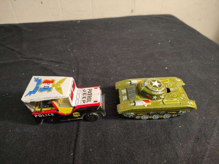 2 Tin vehicles
