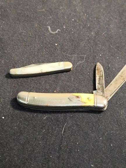2 Pocket knives- 1 pearl handle