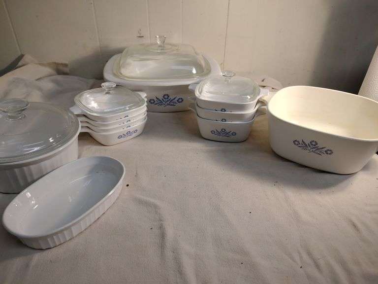 Corning Ware dishes with lids