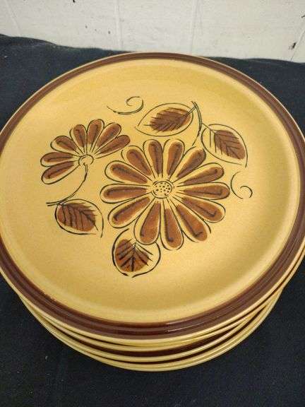 Le Mesa Stoneware dishes 7 dinner plates