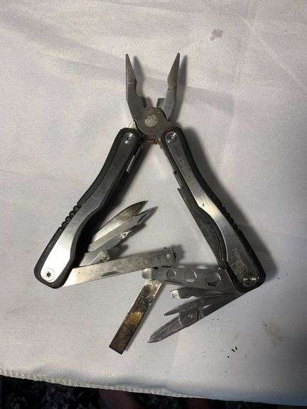 John Deere 12 Tools in One Multi-tool - TY26825