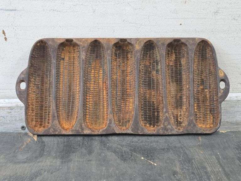 Antique Cornbread Pan. 4C