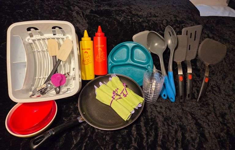 Kitchen/dining lot