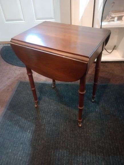 Small table with wheels 16"×12"×20"