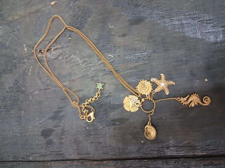 Six necklaces. 1d