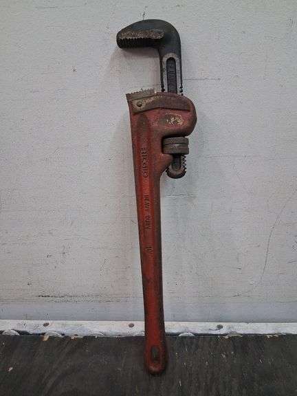 Chain and plumbing wrenches. 2b