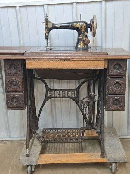 Antique Singer Sewing Machine Cabinet