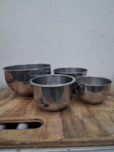 Small pyrex and fire king glass bowls and metal mixing bowls. 3d