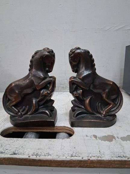 Horse bookends. 1d