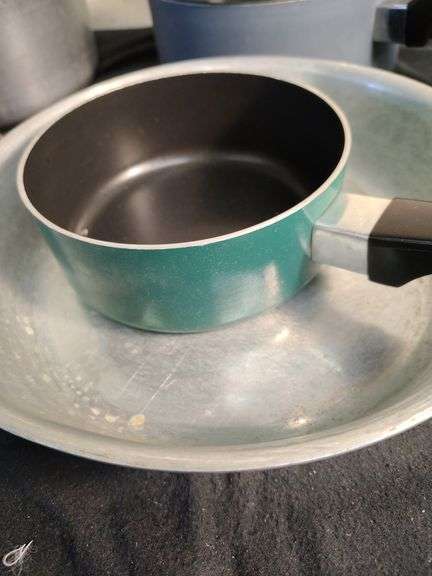 Pots, frying pan & pressure cooker