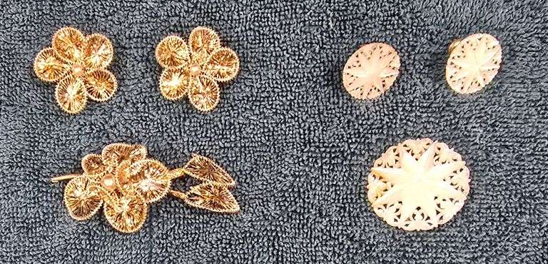 Pin & Earring Set's