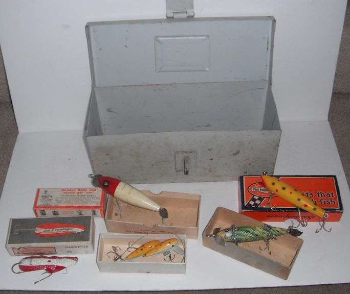 Grampa's Old Tackle Box from the 1950's w/ several nice Lures & Boxes