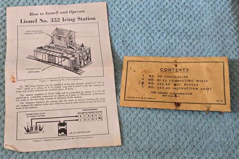 Vintage Lionel #352 Ice Depot Set
